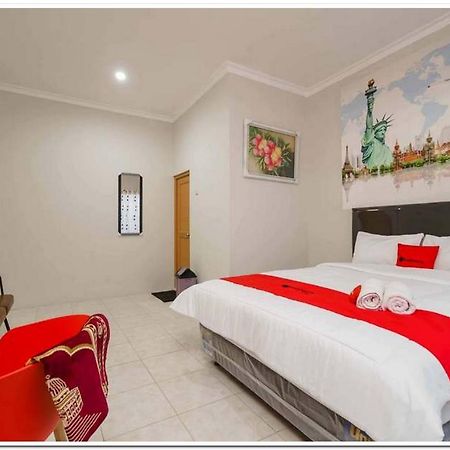 RedDoorz near JIEXPO Kemayoran 2 Yakarta Exterior foto